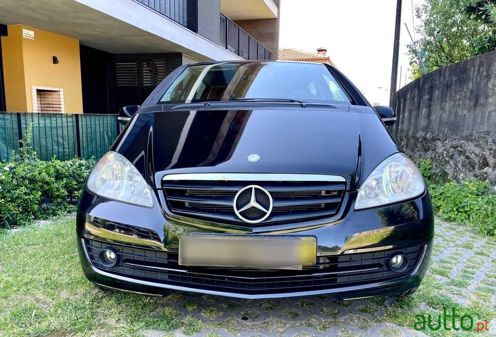 2009' Mercedes-Benz A 150 photo #3