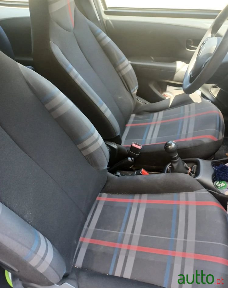 2015' Peugeot 108 photo #6