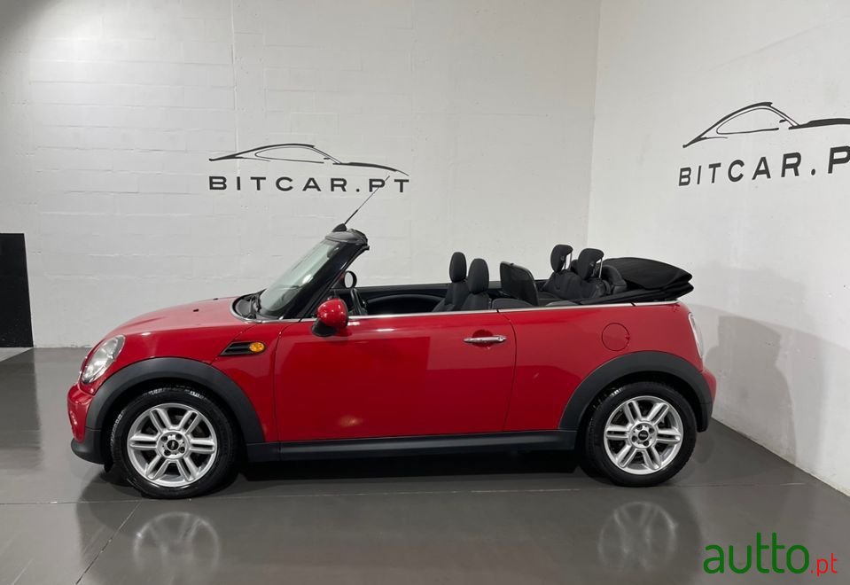 2011' MINI Cabrio photo #5