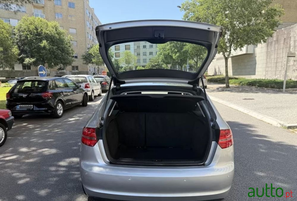 2009' Audi A4 2.0 Tdi Advance photo #5