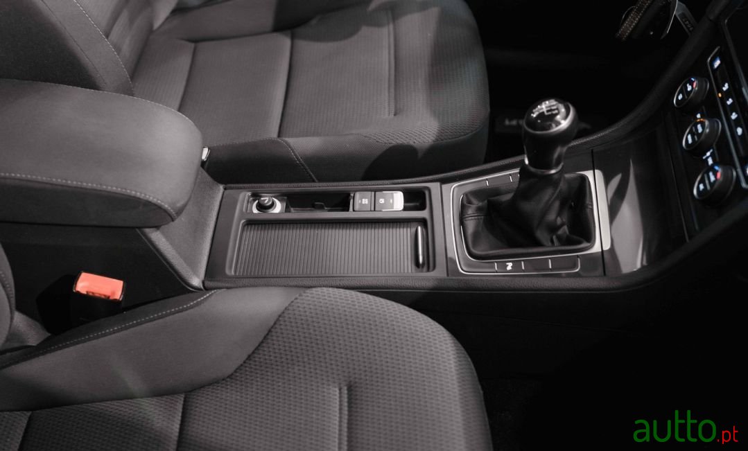 2017' Volkswagen Golf Variant photo #3