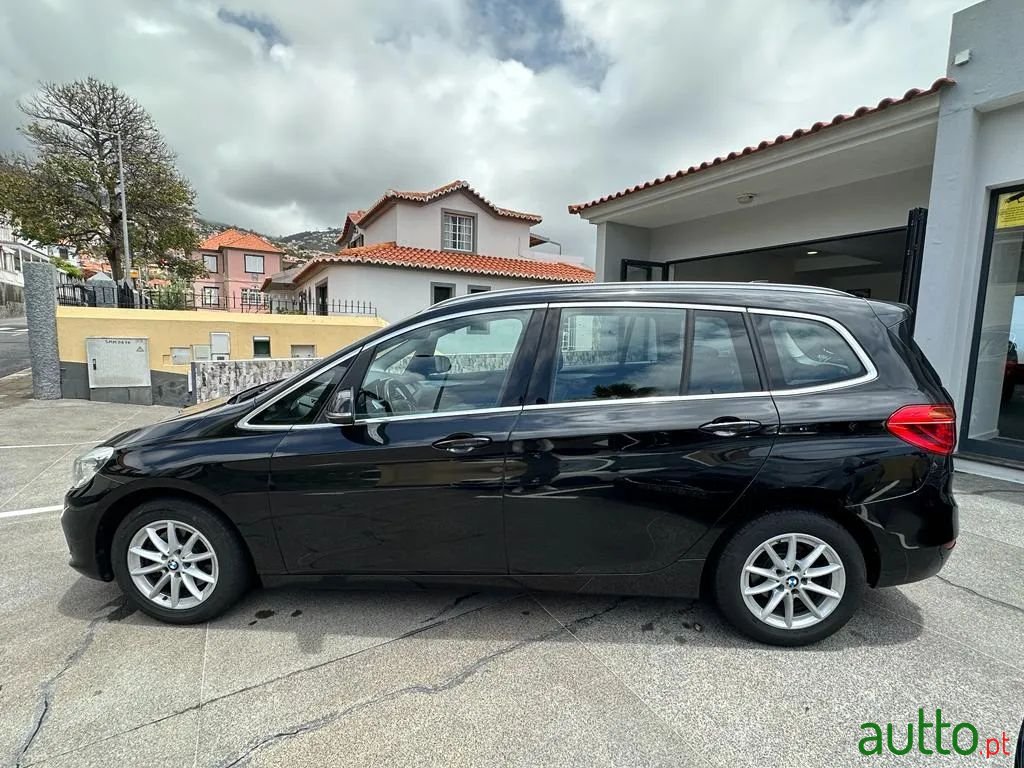 2017' BMW 218 Gran Tourer photo #3