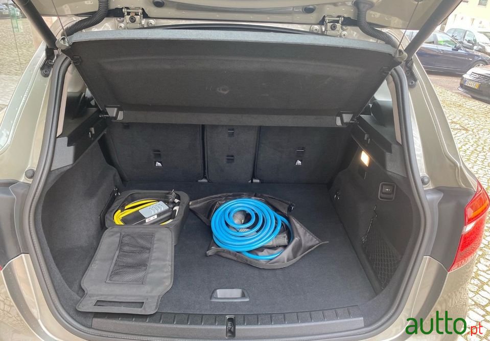 2016' BMW 225Xe Sport photo #6