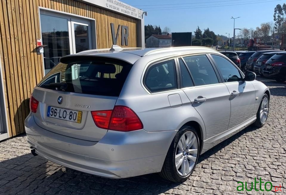 2011' BMW 320 photo #3