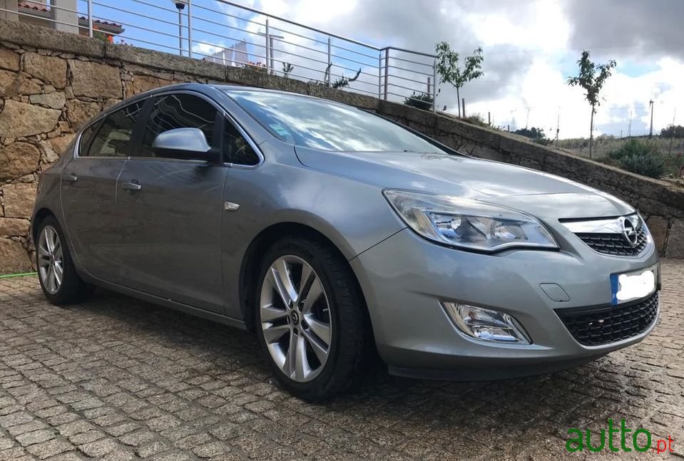 2010' Opel Astra Cosmo photo #1