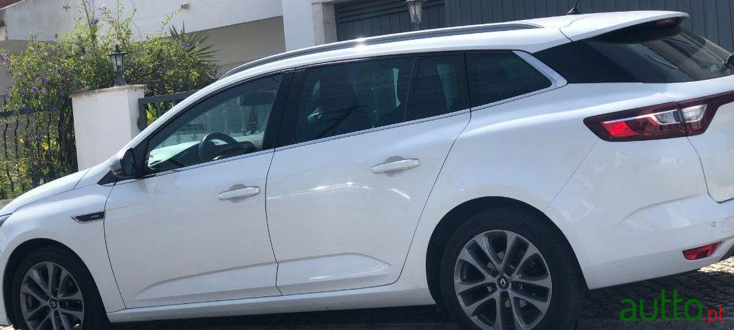 2016' Renault Megane Sport Tourer photo #3