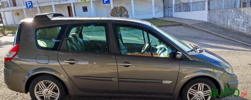 2005' Renault Grand Scenic photo #1