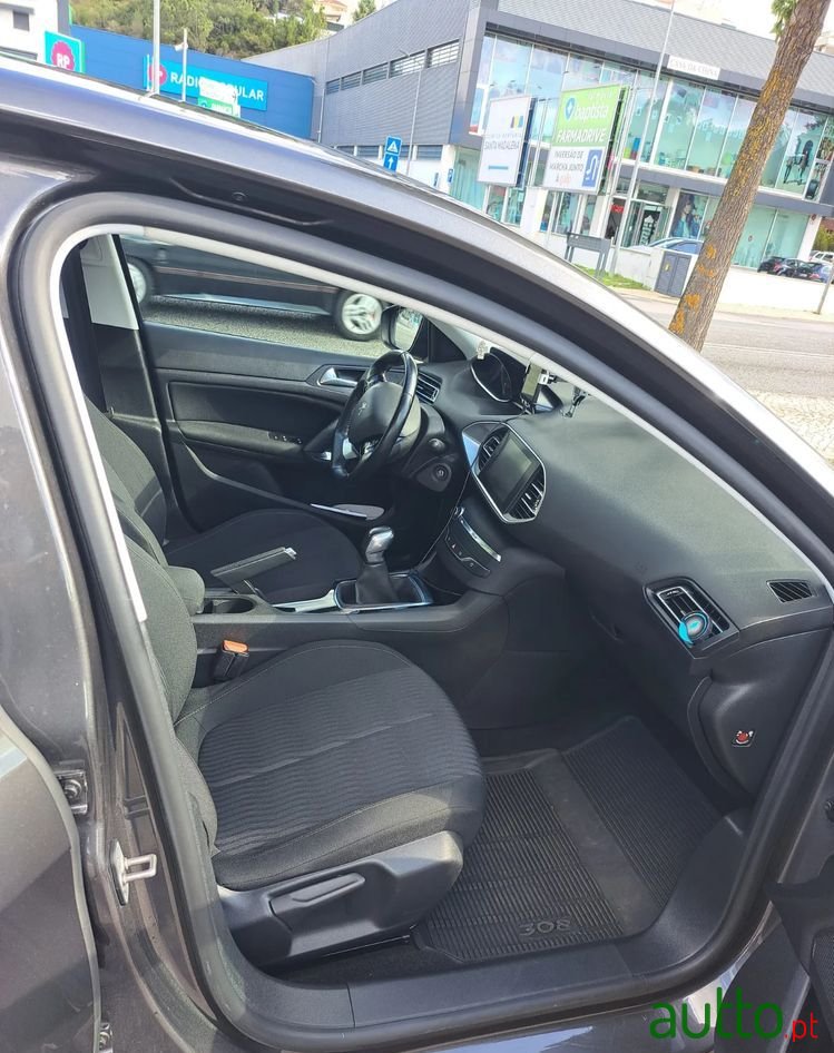 2017' Peugeot 308 Sw photo #3