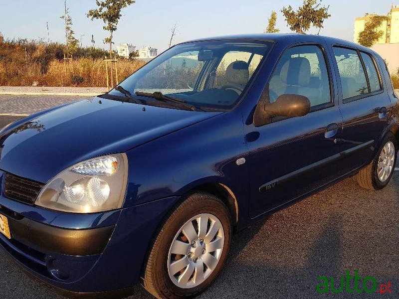 2004' Renault Clio 1.2 Confort photo #3