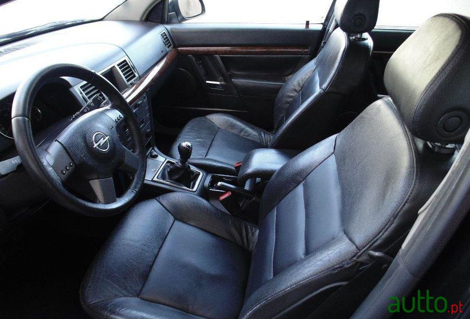 2004' Opel Vectra Caravan photo #4