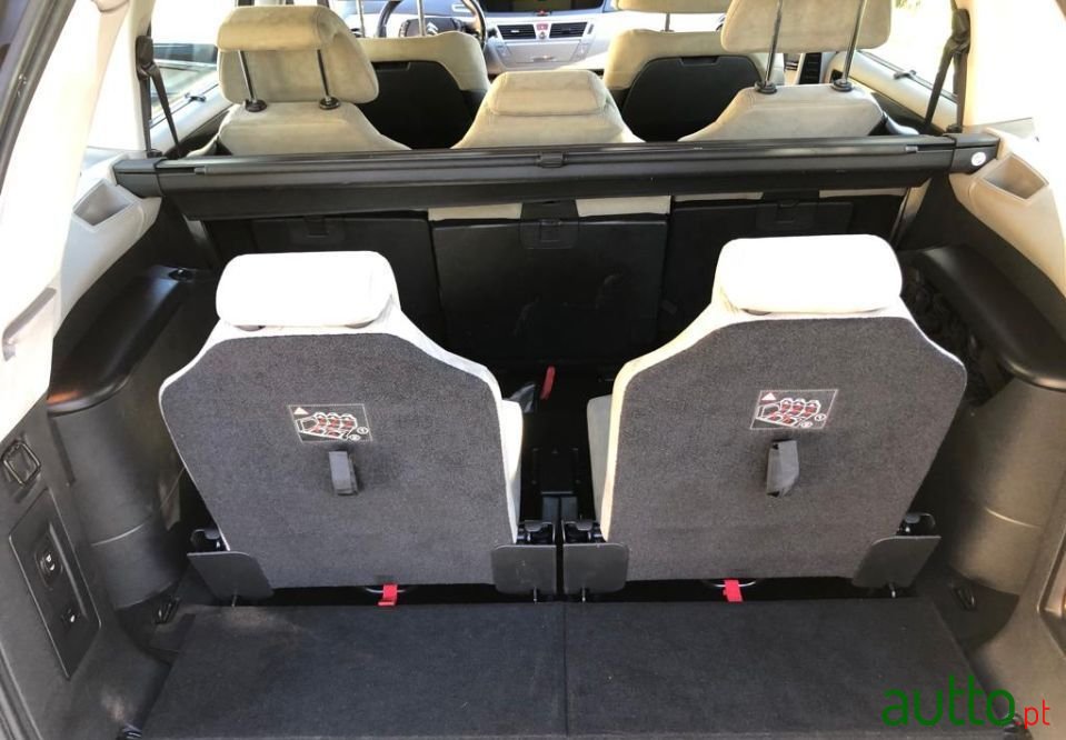 2007' Citroen C4 Grand Picasso photo #6