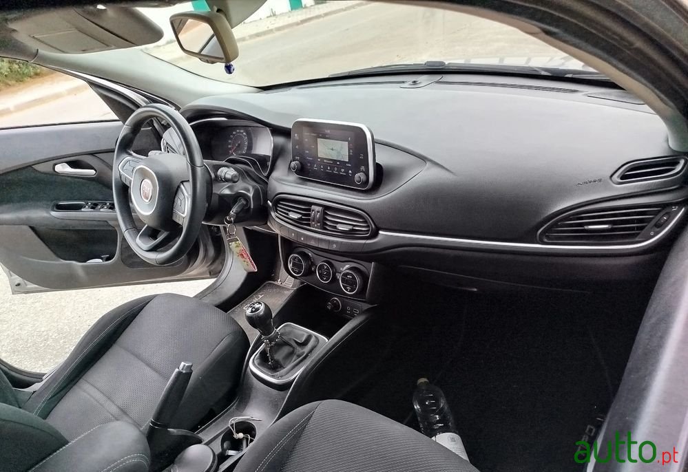 2016' Fiat Tipo Station Wagon photo #5