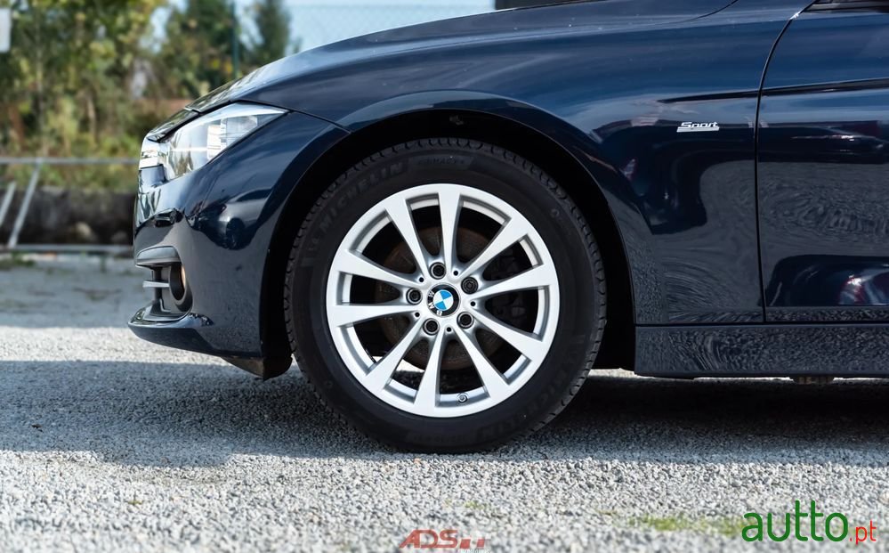 2016' BMW Série 3 D Touring Line Sport photo #4