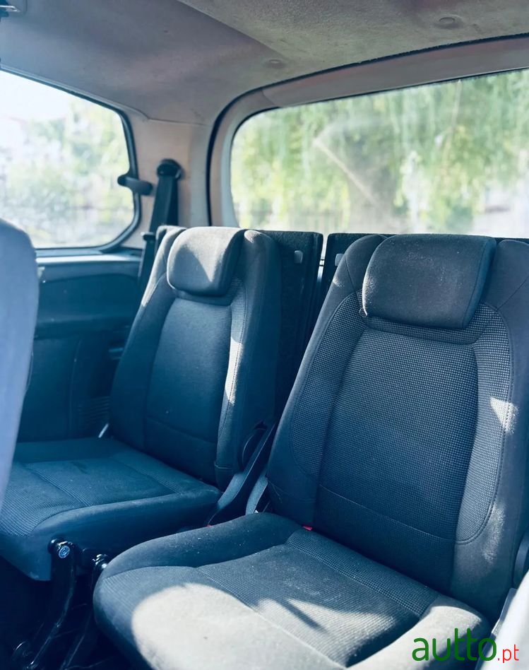 2011' Ford Galaxy photo #4