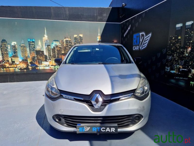 2014' Renault Clio photo #1