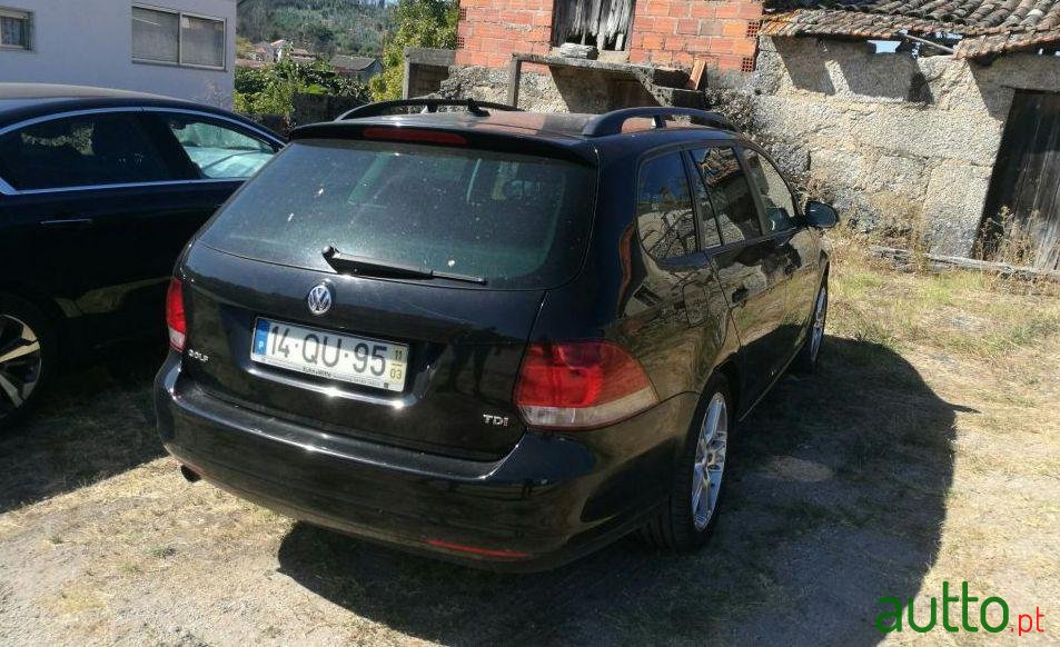 2011' Volkswagen Golf photo #4