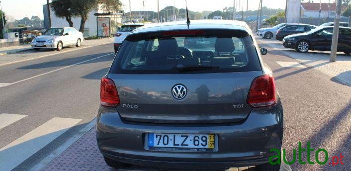 2011' Volkswagen Polo Confortline 1.2 Tdi photo #1