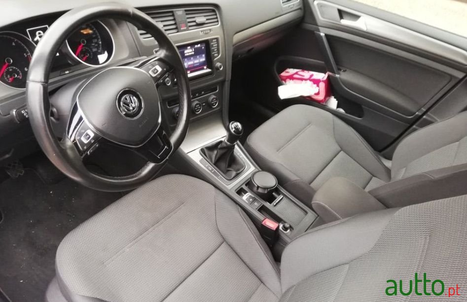 2013' Volkswagen Golf Variant photo #2