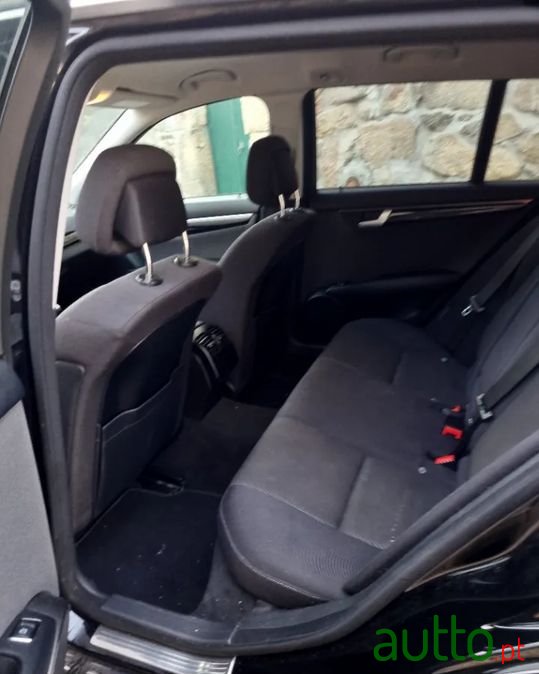 2011' Mercedes-Benz C-180 photo #3