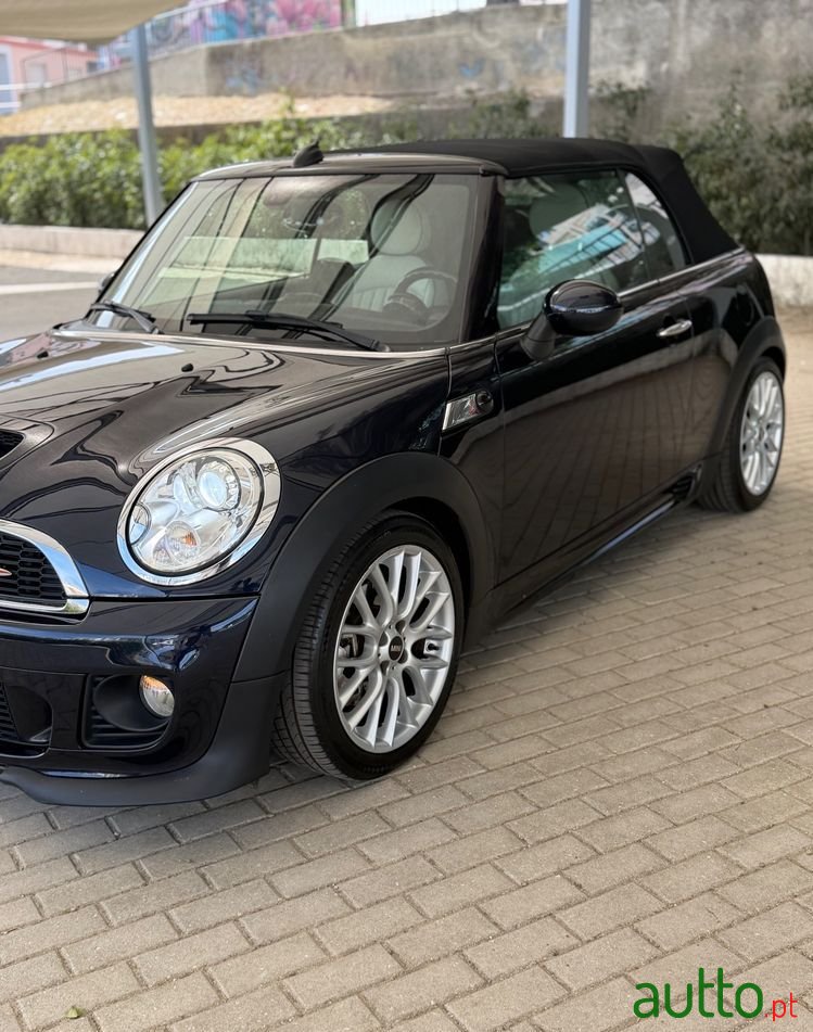 2013' MINI Cooper S photo #2