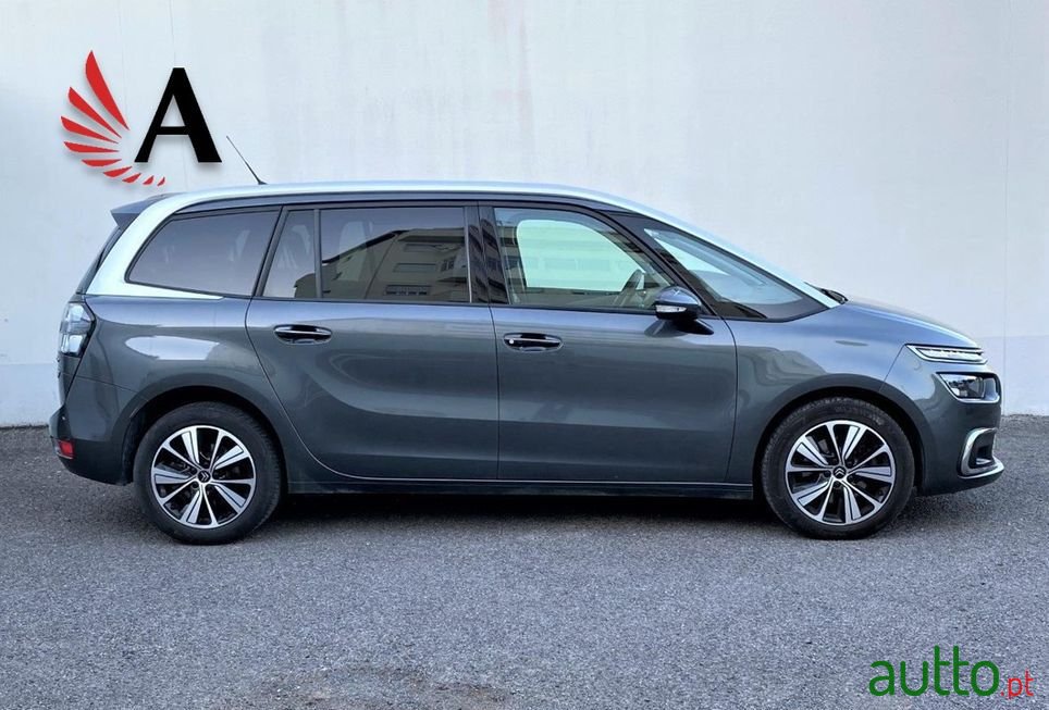 2016' Citroen C4 Grand Picasso photo #3