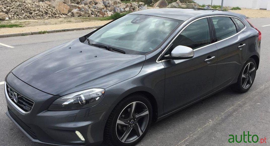 2013' Volvo V40 R-Design photo #1