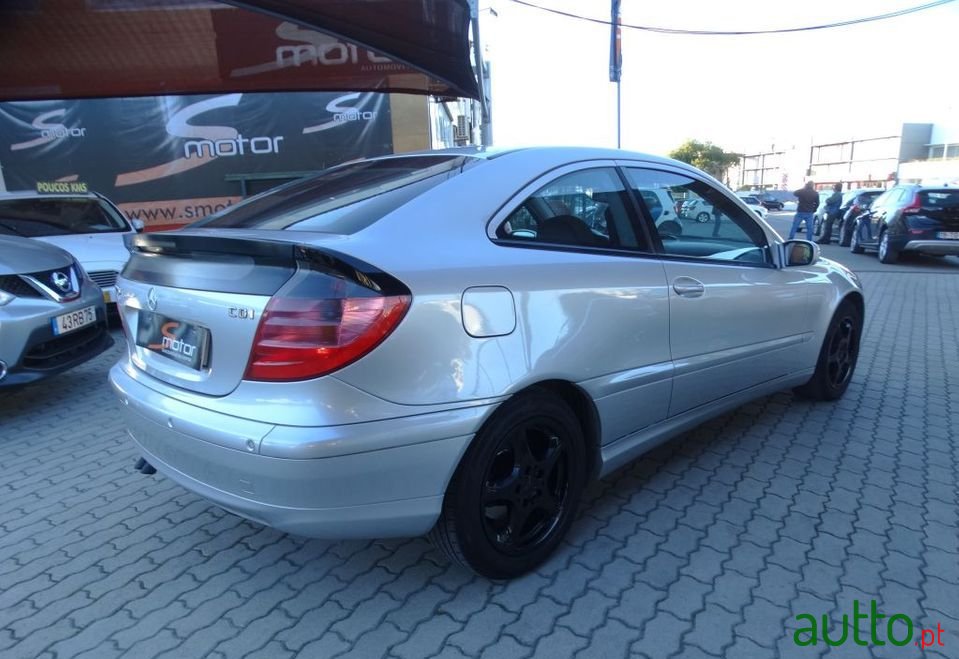 2004' Mercedes-Benz C-220 photo #4