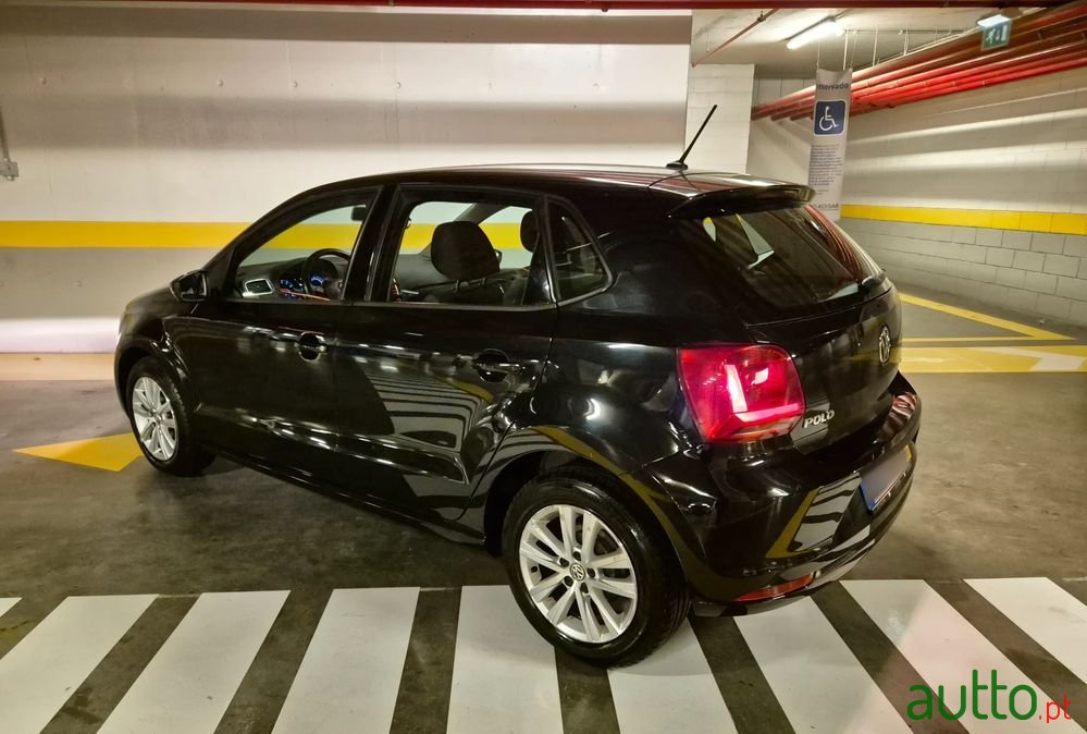 2015' Volkswagen Polo 1.0 Confortline photo #1