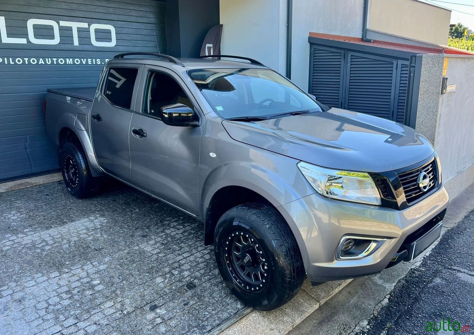 2019' Nissan Navara photo #1