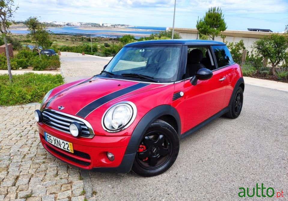 2010' MINI Cooper photo #1