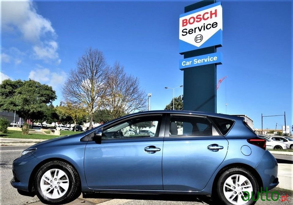 2016' Toyota Auris photo #3