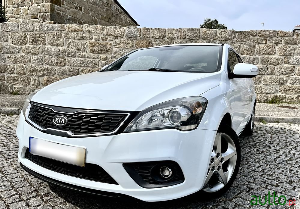 2011' Kia Ceed photo #4