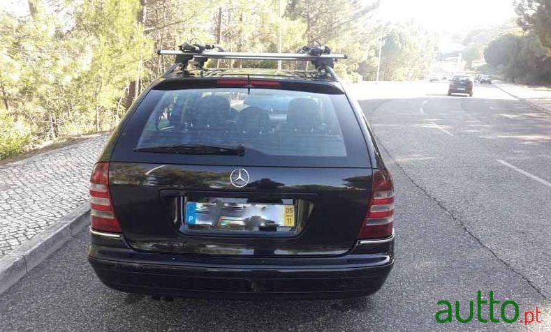 2005' Mercedes-Benz C-220 Avantgarde photo #2