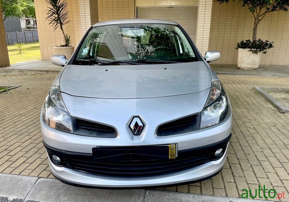 2006' Renault Clio photo #2