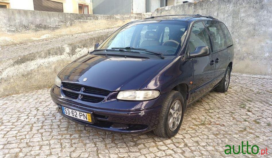 2000' Chrysler Voyager photo #3