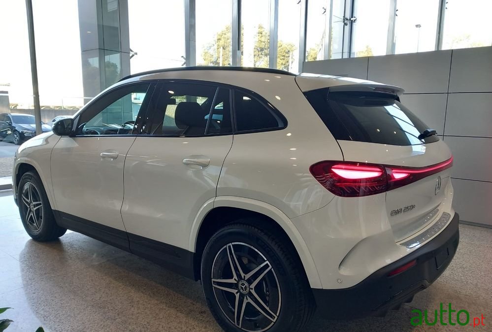 2024' Mercedes-Benz EQA 250+ Amg Line photo #3