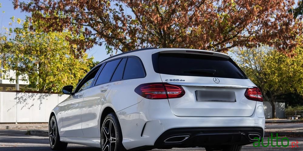 2020' Mercedes-Benz Classe C photo #4