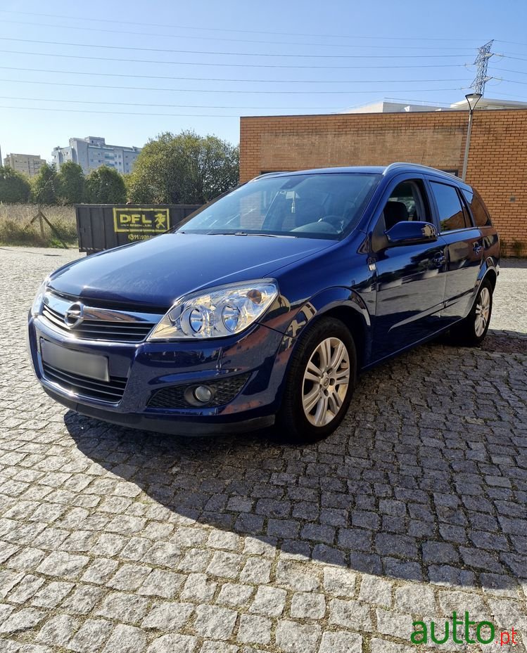 2008' Opel Astra Caravan photo #6