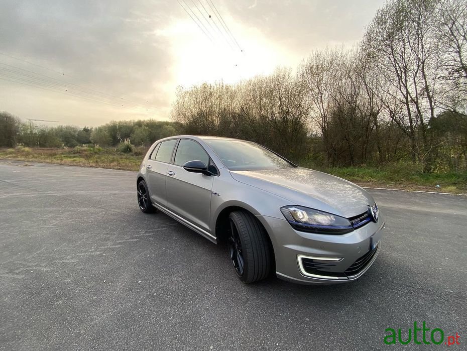2015' Volkswagen Golf photo #4