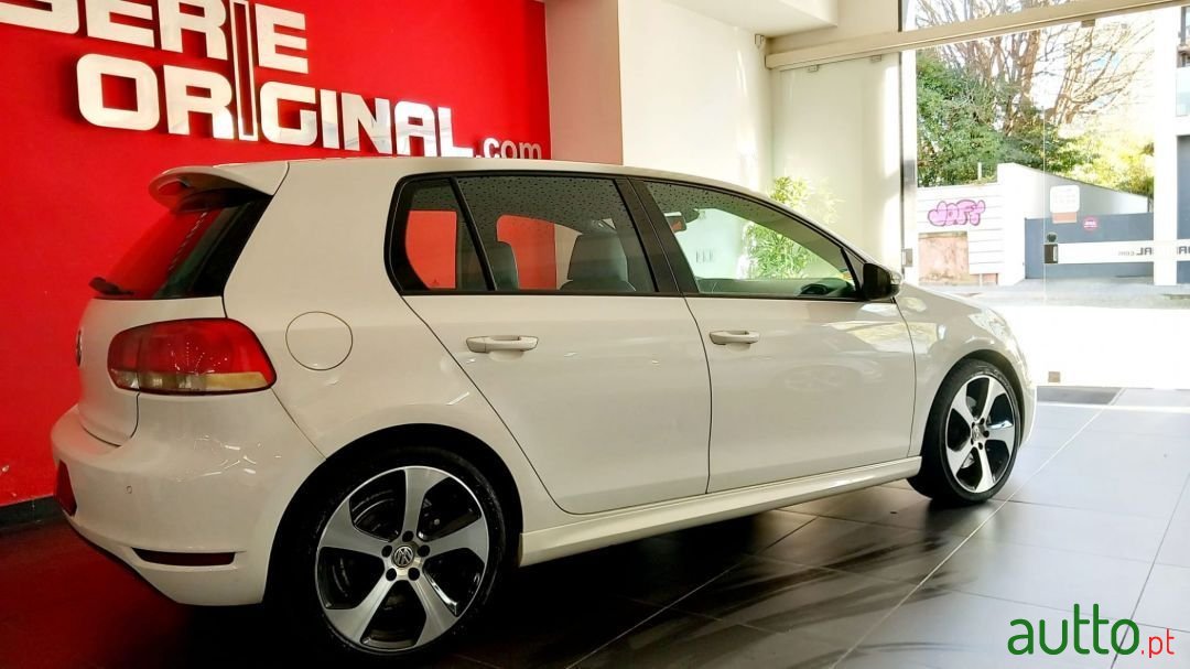 2009' Volkswagen Golf photo #5