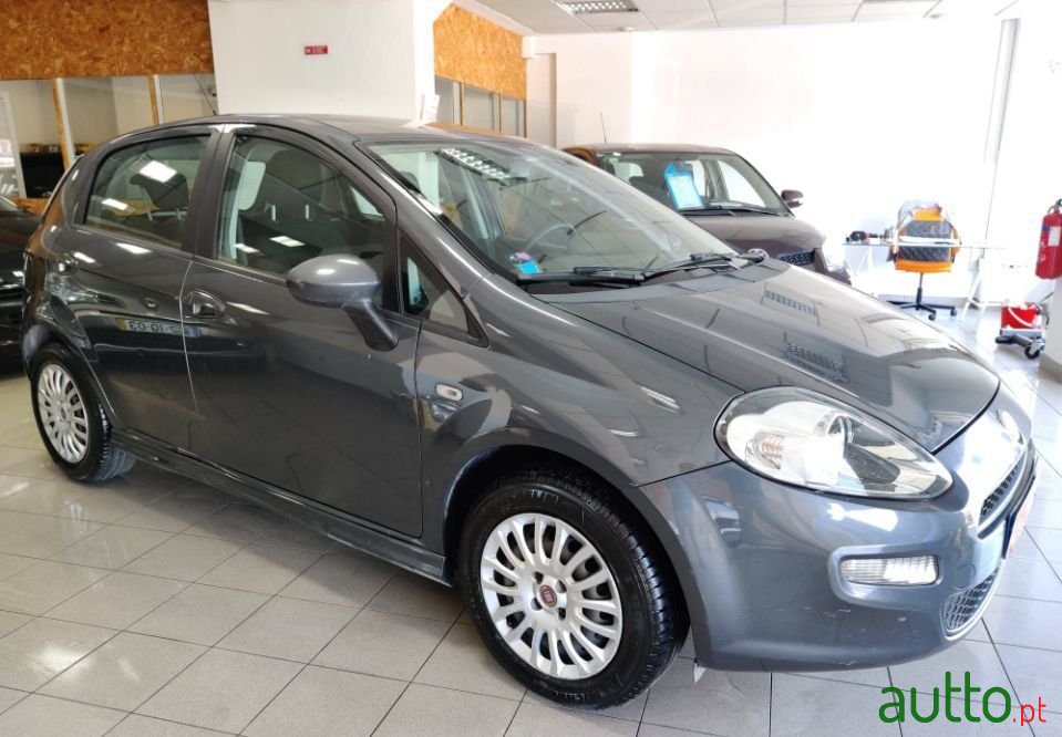 2014' Fiat Punto photo #3