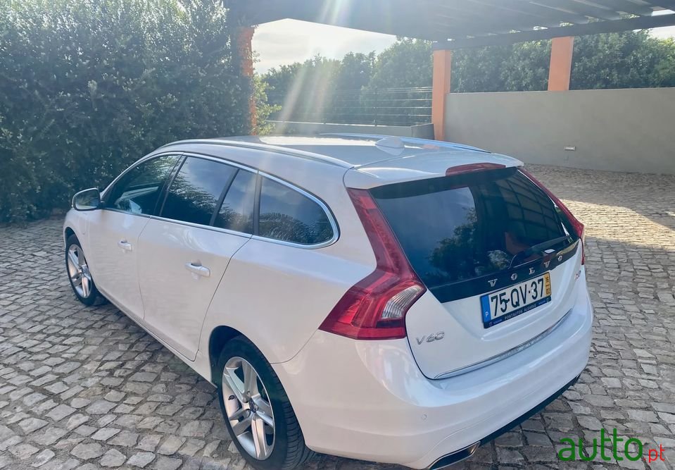 2016' Volvo V60 photo #5
