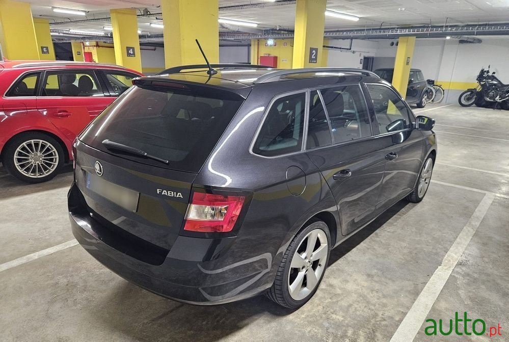 2015' Skoda Fabia Break photo #6
