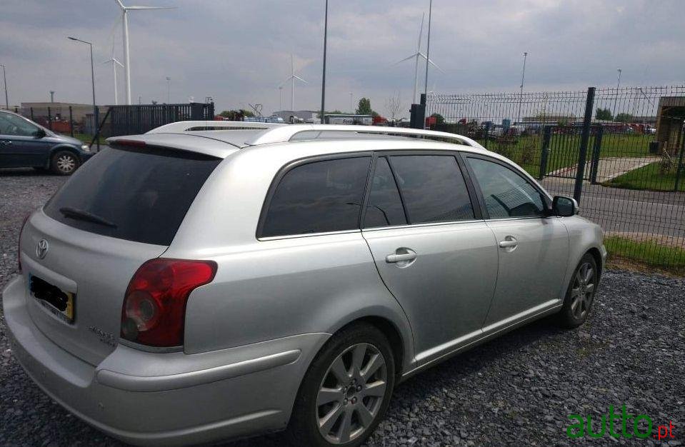 2009' Toyota Avensis Sw photo #4