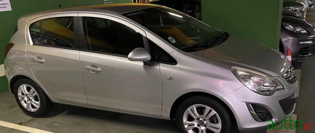 2013' Opel Corsa photo #2