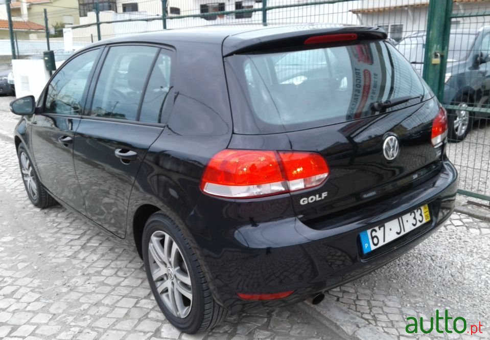 2010' Volkswagen Golf photo #2