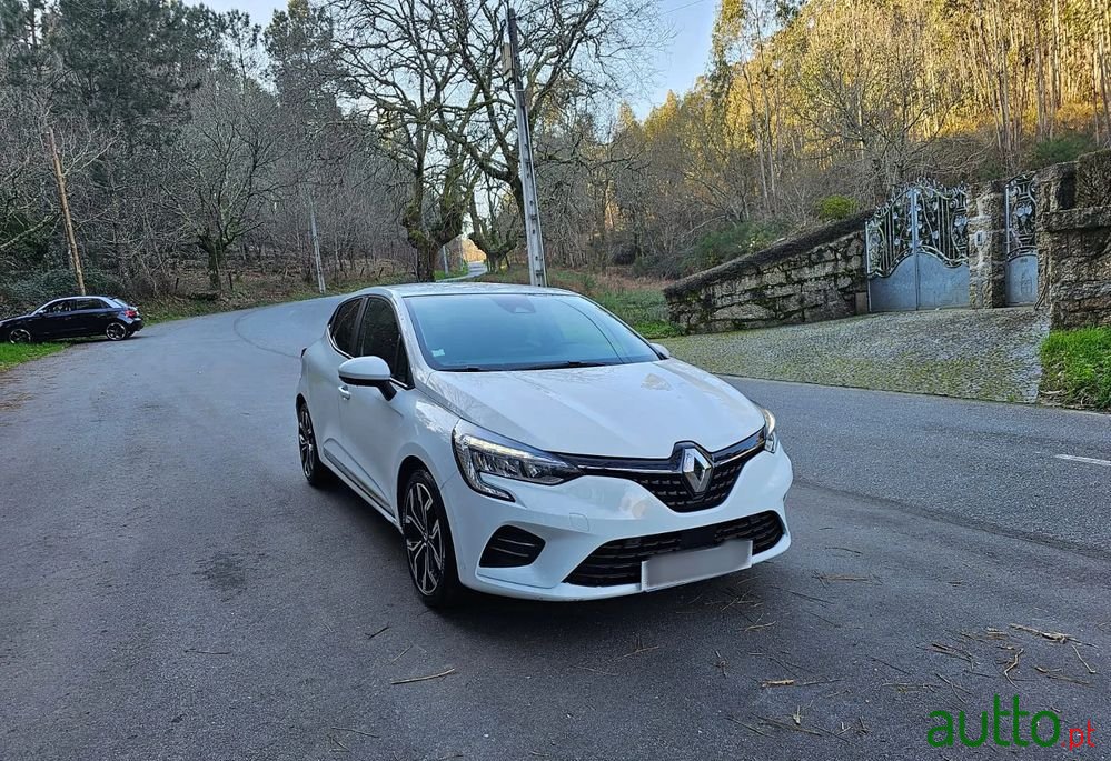 2022' Renault Clio photo #2