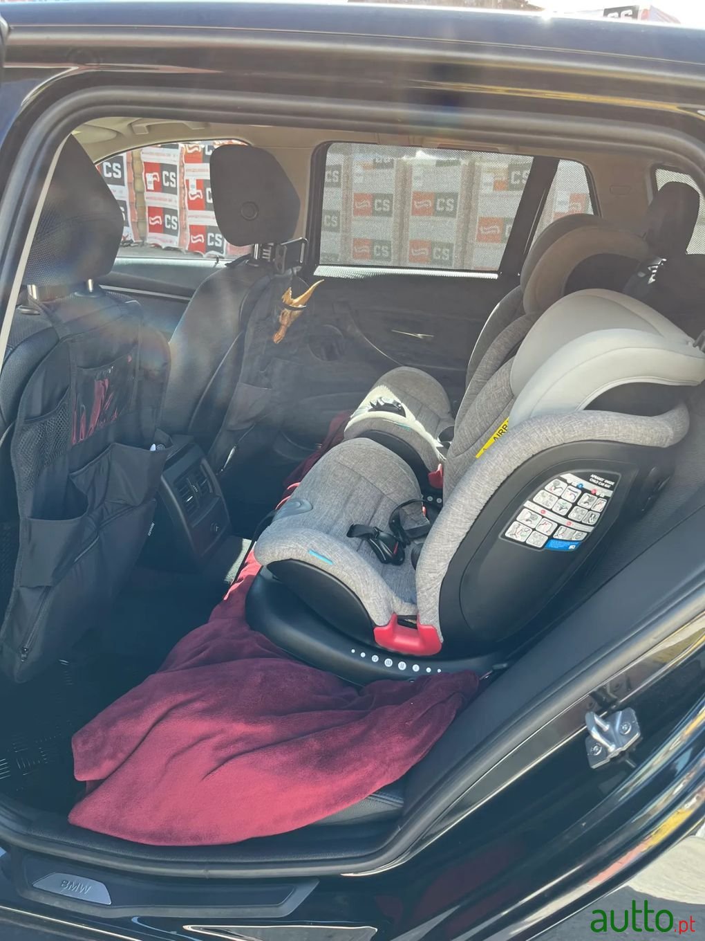 2014' BMW 318 photo #6