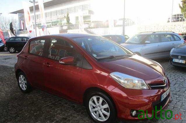 2013' Toyota Yaris photo #2