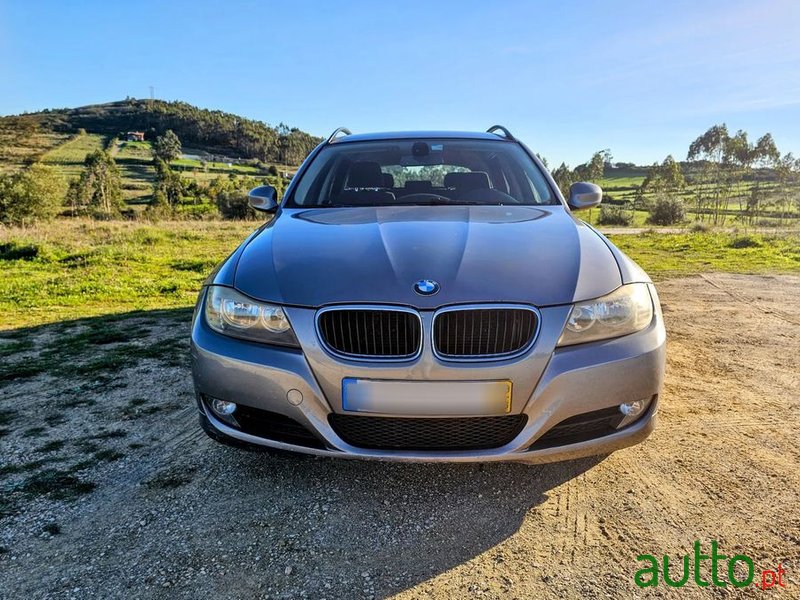 2009' BMW 318 D Touring Navigation photo #2